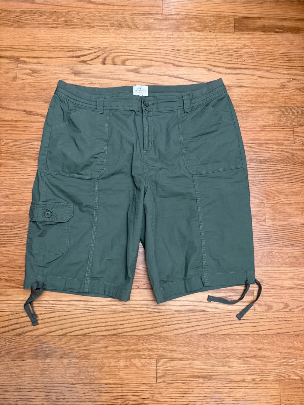 St. John’s Bay Women’s Cargo Bermuda Shorts Size 16W olive green